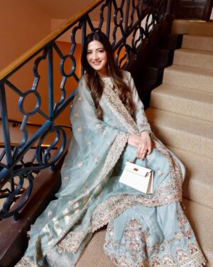 Aymen Saleem Instagram - #Eid24 🩵

@faizasaqlain

📸 taken with love by my @rameeshatiw 😙