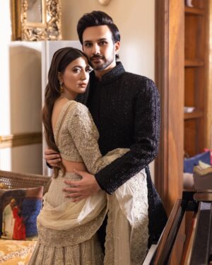 Aymen Saleem Instagram - Mehndi & Musical night🪩💃🏻🎶🥁🎤🎸🩶

A special shout out to @farazmanan for designing both our custom-made outfits in less than 3 months🪄🙏🏻☺️

30.12.23