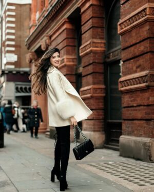 Aymen Saleem Instagram - Current fave coat @zima.atelier 🤍

📸: @bruna.casotti