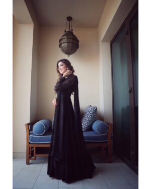 Aymen Saleem Instagram - Eid Mubarak🖤🏝

Mera Haseen Jora  x Asimjofa from upcoming collection @asimjofa 

MUA: @abeeha_mamoon 
Hair stylist: @sabazulfiqar_makeupartist 
📸@ehtasham_saeed 

#AsimJofa #IWearAsimJofa #MeraHaseenJora  #Festive2022  #Eidulfitar2022