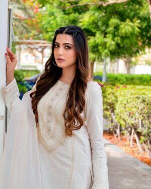 Aymen Saleem Instagram - 🕊️

@mohsin.naveed.ranjha @abeeha_mamoon @nabiha_makeupstudiodxb @pic.by.sahra