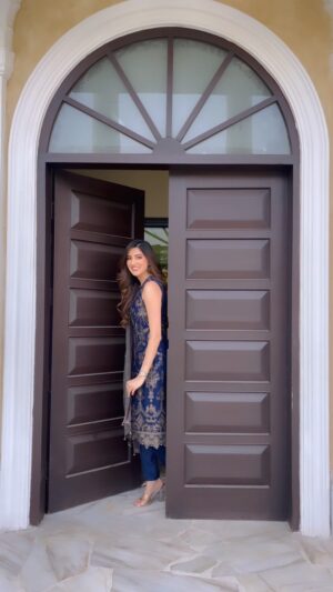 Aymen Saleem Instagram - @zarifpakistan festive Eid collection is up for grabs exclusively at @sanaullastore .
Simply magical embroideries with stunning embellishments✨

Visit sanaullastore.com now to get your Eid outfits sorted🛍️🌙

#Sanaullastore #AymenSaleemXSanaulla #EidwithSanaulla