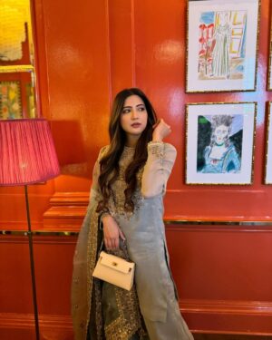 Aymen Saleem Instagram - #Eid24 🩵

@faizasaqlain

📸 taken with love by my @rameeshatiw 😙
