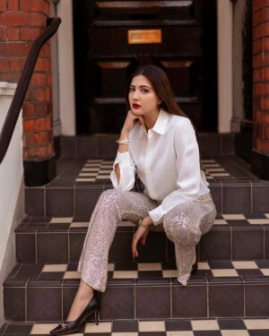 Aymen Saleem Instagram - Don’t ever let anyone dull your sparkle..🪩🤍

#weekendvibes