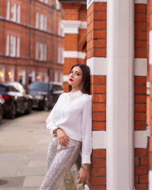 Aymen Saleem Instagram - Don’t ever let anyone dull your sparkle..🪩🤍

#weekendvibes
