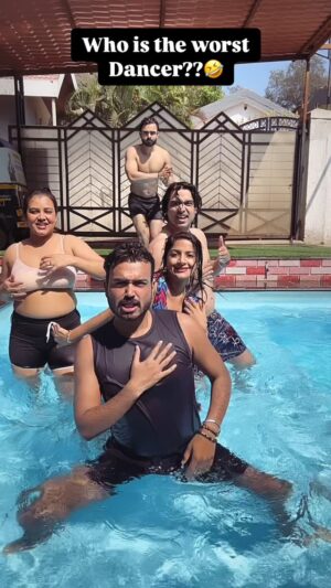 Ayushi Bhowmick Instagram - Name the worst dancer 😂😂😜😜
#priyagamre #luckysaini #reels #reelitfeelit #reelkarofeelkaro #reelsinstagram #reel #trendingreels #viralreels #viralvideos #pool #friends #poolparty