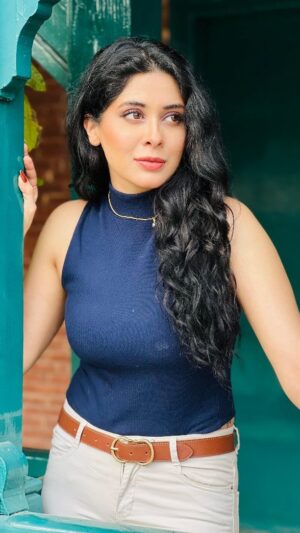 Azekah Daniel Instagram - SUMMER GLOW ☀️ 

#azekahdaniel #out&about #lahore