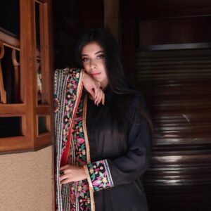 Azekah Daniel Instagram - Azekah Daniel exudes regal charm while wearing the black petunia set from our latest Aureate edit in our Edi collection. Secure yours now to capture this enchanting look.

Secure your own piece now by visiting www.sanoberazfar.com/luxury-pret or contacting us via
WhatsApp at  92 3000881520 for further details and personalized assistance.