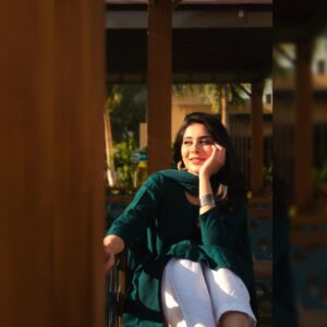 Azekah Daniel Instagram - Golden hours ✨️ & Cosy Vibes Winter Sun,You're the Best 🌞✨️

@jhalakbyznb @salmannahmed

#azekahdaniel #wintersun #cozyvibes