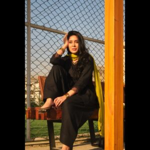 Azekah Daniel Instagram - ✨️🖤✨️
Black in Winters, no it's probably for all seasons 

@jhalakbyznb 
@salmannahmed 

#azekahdaniel #winterwear