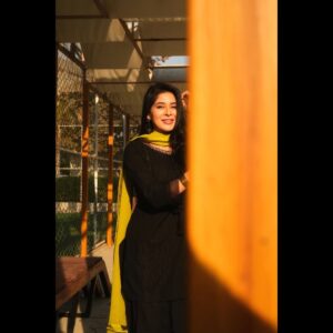 Azekah Daniel Instagram - ✨️🖤✨️
Black in Winters, no it's probably for all seasons 

@jhalakbyznb 
@salmannahmed 

#azekahdaniel #winterwear
