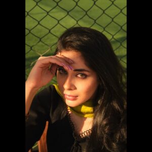 Azekah Daniel Instagram - ✨️🖤✨️
Black in Winters, no it's probably for all seasons 

@jhalakbyznb 
@salmannahmed 

#azekahdaniel #winterwear