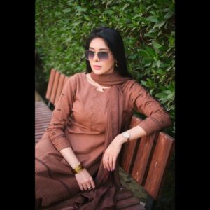 Azekah Daniel Instagram - Things I do.. Fits i wear..Pics I take 🤎🤎🤎

📸 @salmannahmed
👗 @jhalakbyznb

#azekahdaniel #hooriya #jhalakbyzainab