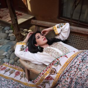 Azekah Daniel Instagram - Azekah Daniel looks stunning in our exquisite Champagne Ensemble, part of the intricately crafted Aureate Edit for our Eid collection. 

Purchase now at www.sanoberazfar.com/luxury-pret or reach out to us via WhatsApp at  92 3000881520 for more information and assistance.