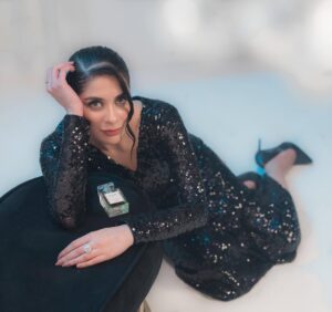 Azekah Daniel Instagram - Floral Eau De Parfum comes in an elegant 50ml bottle, but the smell leaves a behind lasting impression of yours. 

#ziarre #azekahdaniel #floral #perfume