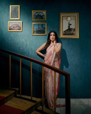 Azekah Daniel Instagram - Stealing the spotlight, 🌟 Meet @azekah.daniel the Pakistani sensation who's redefining elegance one dress at a time.  #AzekahDanial #PakistaniCelebrity #FashionInspo