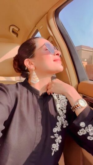 Azekah Daniel Instagram - In Her Own World ✨
.
.
.
.
#azekahdaniel #actress #livingmybestlife #blessed