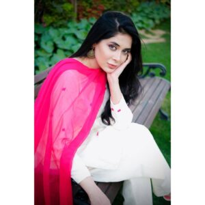 Azekah Daniel Instagram - 🌸🌸🦋🌸🌸

@jhalakbyznb

#azekahdaniel #winterfashion #peace