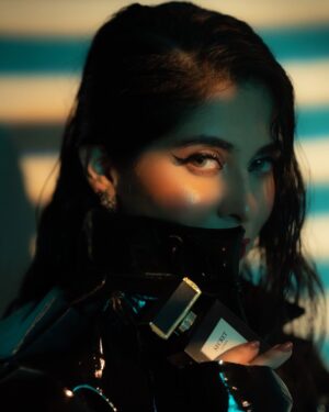Azekah Daniel Instagram - Let Secret be your signature scent. This enchanting scent captures your unique charm, inviting curiosity wherever you go. 🌹