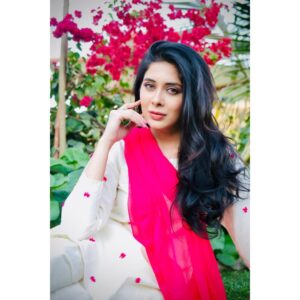 Azekah Daniel Instagram - 🌸🌸🦋🌸🌸

@jhalakbyznb

#azekahdaniel #winterfashion #peace