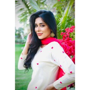 Azekah Daniel Instagram - 🌸🌸🦋🌸🌸

@jhalakbyznb

#azekahdaniel #winterfashion #peace