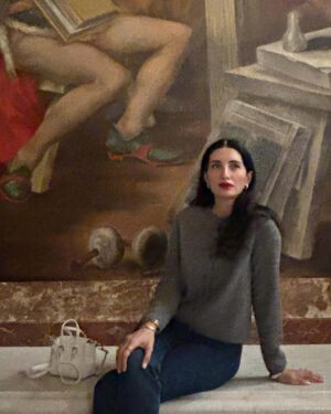 Başak Sayan Instagram - New York Şubat 2025… Evlenmeye karar verdiğimiz yerdi bizim için New York. 10 sene sonra yeniden orada olmak tuhaf hissettirdi. Ne kadar hızlı geçmiş zaman. Ne çok şey olmuş bitmiş. Ne kadar çok şey yaşamışız birlikte… Olağanüstü güzel ve olağanüstü zor deneyimler. Hepsi birlikte. Hayat bu demek. İyisiyle kötüsüyle anılar biriktirmek. Son ana geldiğimizde ve geriye dönüp baktığımızda elimizde olan sadece bunlar olacak çünkü. Sadece anılar… Kıymetini bilmek gerek…