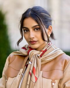 Actress Banita Sandhu HD Photos and Wallpapers March 2025