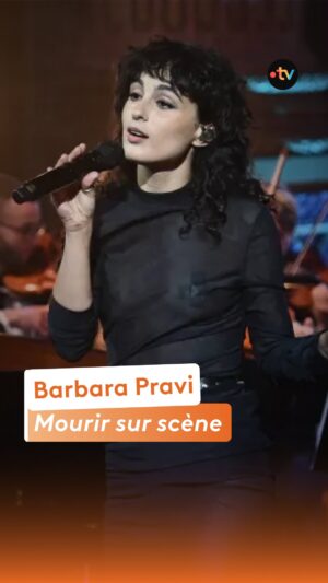 Barbara Pravi Instagram - @babpravi, accompagnée par l’orchestre de l’@operaroyal.chateaudeversailles, rend hommage à une icône intemporelle de la chanson française : Dalida ✨

« Le Grand Échiquier spécial Dalida » est à (re)voir sur @france.tv 

#francetv #francetvculture #dalida #chansonfrancaise #hommage #orchestre