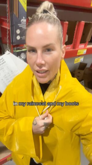 Bec Rawlings Instagram - To be fair i was loitering at the entrance 😂😂