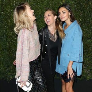 Bella Heathcote Instagram - Teresa Palmer was my first friend in LA*
I moved here in May 2010 and met her that weekend at a BBQ. She immediately took me under her wing, telling me how lonely her first years had been in LA and set me up on friend dates with all her mates while she went off to shoot I Am Number Four.
This past Friday night she received the Excellence in Film and Television award @gdayusa 

I couldn’t think of a more deserving recipient. She’s a beautiful actress, mother, friend and human.

Oh and today’s her birthday!!! (Not in the US, I know, but she’s in Australia i.e. the future)

Happy birthday and congratulations beauty @teresapalmer 

*I met some excellent humans during pilot season 2010 but then they all went back to Australia 😔