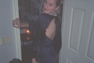 Bessie Carter Instagram - Life be lifin’ / flash doesn’t work