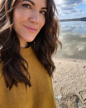 Bettina Zimmermann Instagram - Ich kann es kaum erwarten, daß das Wetter wieder besser wird….
Wünsche Euch allen ein tolles Wochenende. 🫶  Can‘t wait for the weather getting better again…. Have a great weekend🥰  #weekend #lake #fun #lastyear #hopefullyspringiscoming