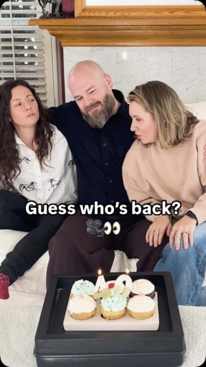 Beverley Mitchell Instagram - Guess who’s back together filming more CUWTC episodes and @patreon content this week? Kicked it off with a surprise for the birthday boy @iamdavidgallagher 🧁#7thheaven #family #catchingupwiththecamdens