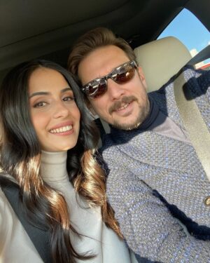 Beyza Şekerci Instagram - Hayatımın en büyük şansı🫶🏻
Şöyle düşünüyorum da bu yaşıma kadar seçimlerim, hayatın önüme sundukları, neyi tam yaptım, neyi eksik bıraktım hepsi bir yana, seninle yolumun kesişmesi kadar şükrettiğim neler var diye.. Hep en başındasın.. İyi kiler listemin baş tacı..
Seni çok seviyorum @hepileriengin iyi ki doğdun sevgilim🎊