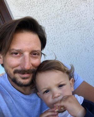 Beyza Şekerci Instagram - Hayatımın en büyük şansı🫶🏻
Şöyle düşünüyorum da bu yaşıma kadar seçimlerim, hayatın önüme sundukları, neyi tam yaptım, neyi eksik bıraktım hepsi bir yana, seninle yolumun kesişmesi kadar şükrettiğim neler var diye.. Hep en başındasın.. İyi kiler listemin baş tacı..
Seni çok seviyorum @hepileriengin iyi ki doğdun sevgilim🎊