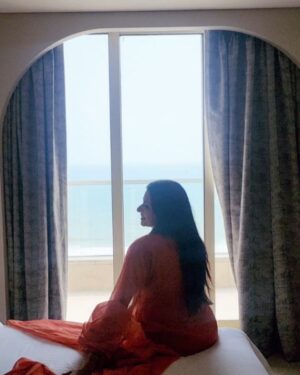 Bhagyashree Instagram - Jai Jagannath !! Feeling blessed.
In Puri for darshan of the Lord God Jagannath !
🧿🧿🧿.... needed it.
Peace and blessings envelope you if you go with belief and reverence. Had a wonderful darshan.
The priest gave me the dhvaj (templeflag) that was changed that day.. as a blessing (ashirwaad).
Also tasted the famous "Chattu Besara" a mustard cooked flavourful wild mushroom dish with ghee rice.
Thank you IG Himanshu ji and DSP Prasant ji for making it possible.

@jay_jagannath_puri_
#lordjagannath #temple #traveltalesbyb #traveldiaries #puri #orissa #templesofindia
@roshni0819
