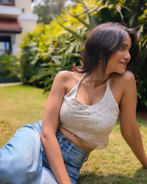 Bhagyashree Limaye Instagram - ☀️🌻🌊♥️ thanks to the emojis! 🏝️
.
.
#goa #teampixel #summer #summeroutfit