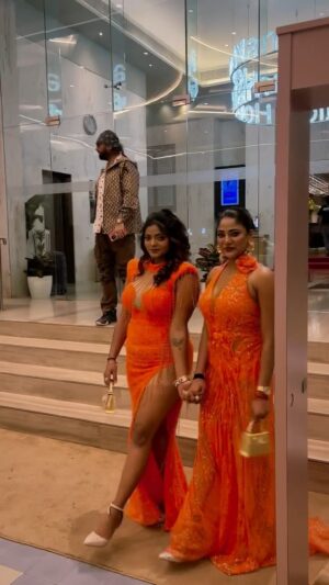 Bharti Jha Instagram - Orange Day😊 Dosti 
 ♥️ #reels #instagram #instagoodnight #event #atrangi #love