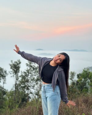 Bhavya Gowda Instagram - This place has my whole heart 🥺❤️

bhavyagowda670 #geetha #bhavya #bhavyagowda670 #geetha #kannada #kannadathi #coffee #coffeeblossom #nature #naturevibes #natureescape