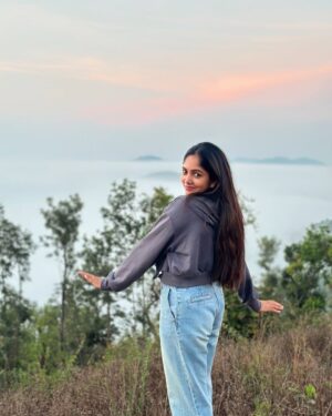 Bhavya Gowda Instagram - This place has my whole heart 🥺❤️

bhavyagowda670 #geetha #bhavya #bhavyagowda670 #geetha #kannada #kannadathi #coffee #coffeeblossom #nature #naturevibes #natureescape