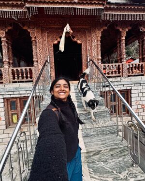 Bhoomi Shetty Instagram - Pause. That trip you’ve been planning? That place you’ve been dreaming of? Just go. Book it. You won’t be this age again. Stop waiting for the right time, the right company,just follow your heart. Breathe, explore, live. Trust the process, because in the end, everything falls into place. Be wild, be free, and let life happen.
.
.
.
#alittlebrowngirl #bhoomishetty #solotraveler #mountains #himachal #explorer #gratidão #moment #liveauthentic #simpleliving #joy #nature #snow