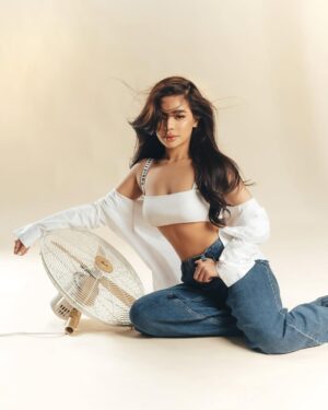 Bianca De Vera Instagram - two days 🦋

photo: @andreabeldua 
stylist: @myrrhlaoto 
assisted by: @edjgalang 
makeup: @carellgarcia_ 
hair: @brixbatalla 
studio: thank you ate @bernardokath 🤍