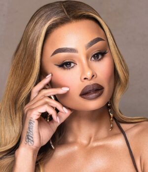 Blac Chyna Instagram - Unleash your inner diva with “Go Diva” Matte Lipstick, a bold and eye-catching choice @heartspurecosmetics www.HeartsPureCosmetics.com