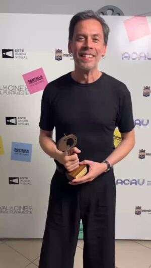 Blanca Lewin Instagram - Néstor Cantillana, compañerito lindo, lo más grande! @patiodechacales sigue cosechando éxitos en cada suelo que pisa. #festivaldecinepuntadeleste 🇺🇾 
¡¡¡Muchas felicidades!!!
