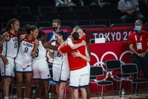 Breanna Stewart Instagram - You were there for a lot of my firsts and I was there for a lot of your lasts. Thank you Dee 🐐