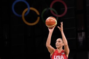 Breanna Stewart Instagram - You were there for a lot of my firsts and I was there for a lot of your lasts. Thank you Dee 🐐