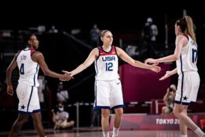 Breanna Stewart Instagram - You were there for a lot of my firsts and I was there for a lot of your lasts. Thank you Dee 🐐