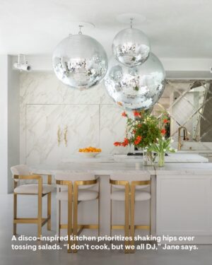 Breegan Jane Instagram - Do you ever remember you have free will and can put a disco ball (or three) in your kitchen if you want to? Designer @breeganjane did! 🪩 When the T.V. personality and mom of two found this Venice Beach abode, she realized it was right where her crew belonged—but it would need to be reconfigured to fit her forever-home vision. Step inside the posh pad complete with ocean views, party-ready spaces, and peaceful rooms for retreat at the link in bio.

🏠 @breeganjane
📸 @ryangarvin
✏️ @carishaswanson