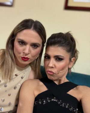 Brenda Lodigiani Instagram - ♥️Step♥️

Trucco e Parrucco @_saradistefano_ 
Styling @flavialiberatori_ @elenabrozzistylist 
Outfit @isabelleblancheparis 

@fdx🩷