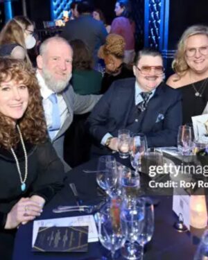 Bridget Everett Instagram - So happy to be nominated for a @wgaeast award! We didn’t take home the hardware but saw lots of cuties and enjoyed the open bar ⚡️💫 @biglarreon678 @theokoganmakeup @rheannewhite UNRELATED: Luther Vandross doc is GREAT and so is FLOW 🐈‍⬛ 🌎 🐾